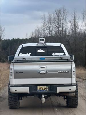 Someone come wash it #bubbatruck🌾 #f150 #platinum #ford #muddy #grapps #nitto #roughcountry #ksp #8inchlift #whipantenna#golight#mudbogging