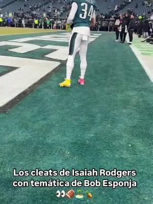 El CB de los Eagles, Isaiah Rodgers, luciendo unos cleats únicos en la Ronda Divisional de la Conferencia Nacional de la NFL. 🍍👟🏈 #nfl #isaiahrodgers #eagles #philadelphiaeagles #philadelphiaeaglesfans #NFLPlayoffs