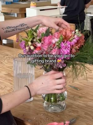 Let us be your favorite gifting brand to help others feel seen, known, and loved!! 🫶 #freshsends #flowers #gifting #flowerdelivery #giftideas 