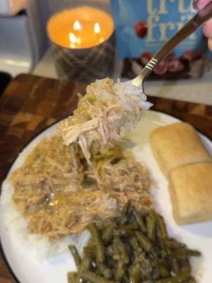 Smothered chicken in the crock pot! So easy and delicious! Grab some @Trü Frü to snack on while you wait! 😋😋 #trufrupartner #crockpot #crockpotrecipes #smotheredchicken #DinnerIdeas #easydinner 