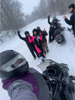 Day 4 was my favorite, laughed until I couldn’t breath all day, trails had been groomed, and it cooled off… until next year UP!🥲 (will not be leaving my house for at least a month) also I promise we’re very responsible 😘 #vacation #upperpeninsulamichigan #snowmobile #snowmobiletrip 