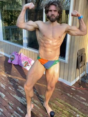 We're back, baby! 35 degrees 🥶 with a 35lb club.. let's playyy 🐻🥵😘 #linkinbio #of #man #picoftheday #ig #fitness #abs #muscles #core #inspiration #motivation #dopamine #magic #wizard #speedo #hips #legs #arms #glutes #gym