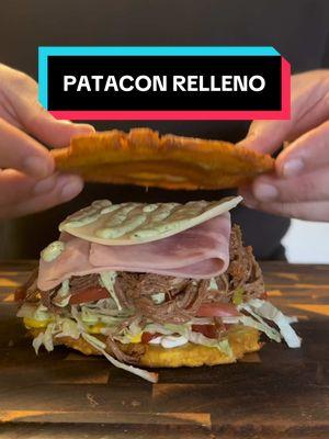 🍌PATACON RELLENO🇻🇪🇨🇴 Recuerda guardar y compartir con tu familia y amigos esta deliciosa receta ❤️ Te va a encantar, al final te dejo dos tips muy útiles para esta receta.  ✅Ingredientes: 2 Plátanos verdes (pintón, un poco amarillo preferiblemente. 1/2 litro aceite vegetal 200 grs de carne mechada. Salsas (Mayonesa, de tomate, mostaza, tártara) 2 rebanadas de Jamón 2 rebanadas de queso Vegetales (tomate, lechuga) ‼️Tips Alexcooxs: 1.Si fríes el patacon a fuego medio-bajo se cocinará muy bien por dentro y esto hará que esté suave a la hora de aplastarlos y no se desbaraten. 2.Te recomiendo engrasar un poco la tabla y la bolsa donde aplastarás los patacones para que no se te peguen. #patacon #platano #zulia #venezuela #colombia #mexico #usa #recetas #recetasfaciles #venezolanosenelmundo #foryou #fyp  #viral #paratiiiiiiiiiiiiiiiiiiiiiiiiiiiiiii 