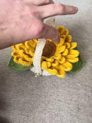 Took about two weeks but I made my basket and coaster set! #lexilove94 #chronicallyfabulous #heds #IHaveAddisonsDisease #sunflower #drinkcoaster #crochet #spoonie #hobby 