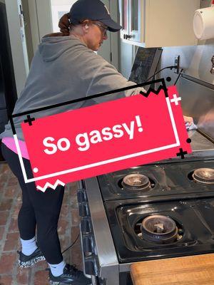 Let’s clean this massive gas stovetop! #crazycleaninglady222 #cleaningtiktok #cleaningtiktoks #mycrazycleaninglife #cleaningmotivation #gasstoves #gasstove #crazycleaninglady225 #cleaningvideo #clean @crazycleaninglady225 @Long's Products #cleaning #CleanTok #cleaningdiy #DIY #tips #hacks #tricks 