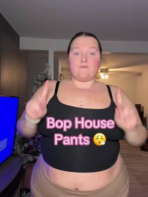 @Showitty these pants are chefs kiss 💋  #plussizefashion #midsizefashion #apronbellybaddies #apronbellystyle #apronbellyfriendly #postpartumbody #postpartumfashion #tummycontrol #bophouse #bophousevsblondehouse 