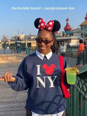 the perfect duo @AlyssaRihanna🖤 #disneyland #disneytiktok #disneybestie #disneyparks #disneystyle #disneydrinks #disneyootd #disney #californiaadventure 