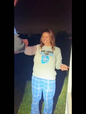 Played a football drinking game and had to shotgun a beer 😆 I am not very good at it 😹 #shotgun #buschlight #buschlatte #key #whatareyoudoing #ineedabreak #drinking #detroitlions #playoffs #nfl #nfcdivisionalplayoffs #detroit #lions #football #game #drinkinggame #challenge #shelovesthed #foryou #fyp #fypシ゚viral #funny #hahaha😂😂😂 #friends #swfl #girlswholikefootball #sometimetoday #foryoupage 