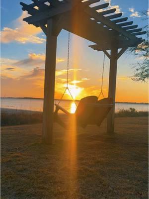 #beachdrivepanamacity #standrews #sunset #beachsunset #beachchair #standrewsbay #panamacityflorida #lovewhereyoulive #keepitsalty #tiktokviral 