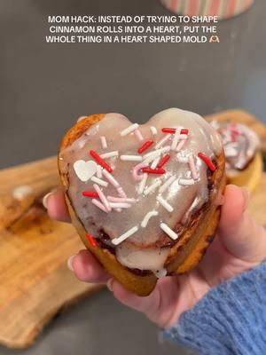 I call this being a low effort Pinterest mom ❤️💕 the cutest little treat for Valentine’s Day  #valentinesdaytreats #valentinesdaydessert #ValentinesDay #momhack #momhacks #valentinestreats #heartshaped 