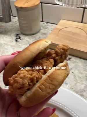 homemade copy cat chick-fil-a sandwiches for dinner! so good! #chickfila #chickfilahacks #chicken #friedchicken #chickfilasandwhich #dinner #DinnerIdeas #Recipe #EasyRecipe #supper #cooking #cookwithme #cookingathometiktoktv #dinnerwithme #dinnertime #foryoupage #fyp #foodtiktok 