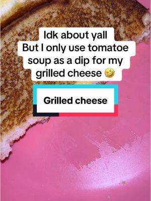 Tomato soup is basically a dip to be honest. #grilledcheese #tomatoesoup #snack #latenightsnack #winterfood #hotfood #colddaymeal #creatorsearchinsights 