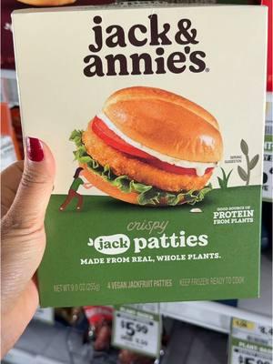 Who knew jackfruit could do this? Let’s check out Jack & Annie’s at Sprouts—they might just be your new favorite #sprouts #sproutsfarmersmarket #farmersmarket #grocerylover #groceryvibes #grocerystore #meatalternatives #veganmeat #jackandannies