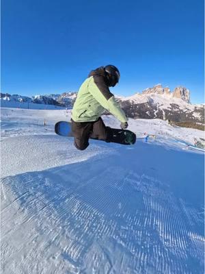 Small park big views in the Dolomites 😍 #snowboarding #snowboard #snow #snowboardtiktok #snowday #skiing #teamhuckhouse #skitok #ski #europe #dolomiti #vistittrentino 