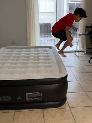 Colchón inflable #TikTokShop #bryan #airbed #colchoninflable #airmattress este colchón de aire trae su bomba integrada, para llenarse y desinflarse, es muy cómodo y resistente 