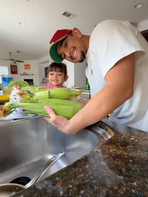 Elotes for mi family 🌽❤️ literally so good good 😫 #dadsoftiktok #cookwithme #elotes 