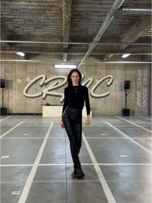 @Coco Rocha showing us how it’s done just in time for NYFW 🤭 #nyfw #cocorocha #cocorochamodelcamp @Coco Rocha Model Camp 