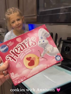 Cookie baking 🫶🏽  @Pillsbury @Nestle Toll House   #cookies #viralcookie #MomsofTikTok #momlife #girlmom #momofboth #forthekids #sahm #trend #trendingrecipe 