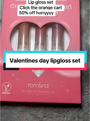 Valentine’s Day lip gloss set #lipgloss #lipplumper #lipplumpergloss #lip #lipglossdrip #lipshimmer #shimmergloss #makeup #lipset #lipglossset #lipkit #lips #makeup #ValentinesDay #valentinesdaygift #valentinesdaygiftideas #valentinesdayideas #valentinesday2025 #giftidea #giftsforher #creatorsearchinsights 