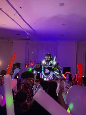 #quinceañera #showrobotled #peruanosennewyork🇵🇪🇺🇲 #matrimonio #sparky #dryice #robot #maprobot #luces #chispas #muñeca #robotdance #horalocashow #club #efectosespeciales #badbunny #horaloca #partytime #partytimewithfriendsandfamily #losmasviraleselshow 