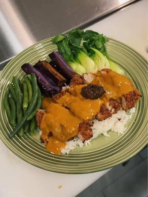 Chicken Katsu Kare-Kare. Let me know in the comment section kung idrop ko ba whole video 😊 #katsu #karekare #pinoyfood #japan #pagkaingpinoy 