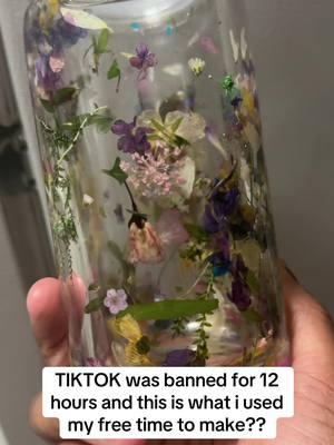 so it feels a little weird here now, but i still want to show my followers what i did while it was dark #tiktokban #craftwithme #snowglobetumbler #snowglobe #pressedflowers #pressedflowerart 