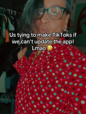 Tiktokers trying to make TikToks without being able to update the app! #lmao #senseofhumorrequired #tiktoksbeforebed😂 