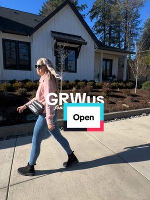 Get ready with us for a busy open house #sinkeysisters #oregonrealtors #luxuryhomesforsale #pdxrealestate #womeninrealestate #designbuildfirm 