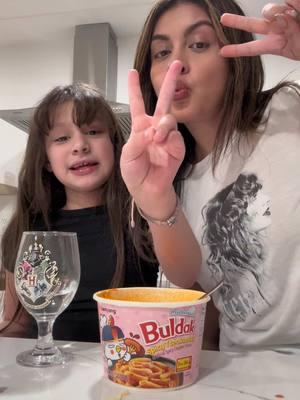 Rice noodles & Harry Potter 🥳 #fyp #samyangnoodles #harrypotter #foryoupage #tryitchallenge #ricenoodles #motherdaughter #daughter#BestFriends #mukbang #CapCut 