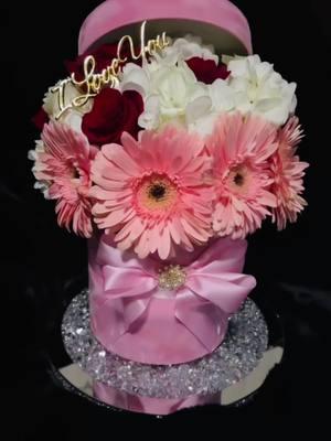 Valentine’s Day Floral Arrangement ♥️💐#ValentinesDay #valentinesdaygift #floralarrangements #fyipシツ #fyipage #tiktokusa #Love #freshflower #freshflorals #freshflowersbouquet 