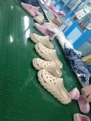 #slidesandals #sandals #B2B #Manufacturing #chinesefootswearmanufacturer #clogshoes #shoes #jinjiangboteleeshoescoltd #Footwear #SlipperFactory #indoorslippers #evabag #SlipperFactory #factorylife 