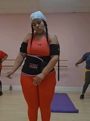 Issa vibe when u fit and plussize  #sweetsweat #healthylifestyle #fitness #akilahisshe #coachakilah #bodywerk #plussizetrainer #bodyinclusive 