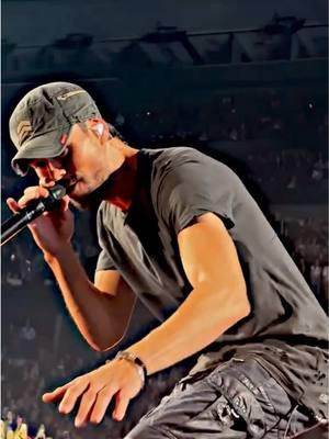 Missing Enrique concerts!  #enriqueiglesias #fyp #kingoflatinpop #concert #performing #singing @Enrique Iglesias 