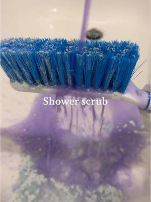 The way 80% of the product fell off the brush 😭😭😭 Do you guys prefer brush or loofah shower cleans? I feel like the brush can’t get into the curves and corners very well and the loofah gets so much sudsier!! #CleanTok #cleaninghacks #cleaningtips #cleaningmotivations #maintenencecleaning #deepcleaning #howtoclean #cleanwithme #asmrcleaning #asmrspongesqueezing #relaxingcleaning #tubscrub #floorscrub #cleaningproducts #soapsuds #satisfyingcleaning #cleaningbathroom #cleaningreset #sudsymopping #deepcleaningbathroom #cleantokasmr #homedeepcleaning #cleaningtransformation 