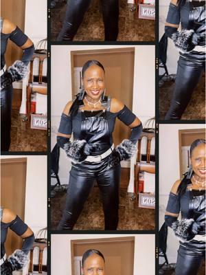 Virtual Hug & A Smile For You🤗🙂🤗🙂🤗🙂🤗🙂🤗🙂 #over60club #virtualhugandasmile #flyhipagelesscertified✅ #blackwomanmagic #over60andfabulous #flyageless #fashionatanyage #blackgenerationx #504 #winterstyle #wearblack 