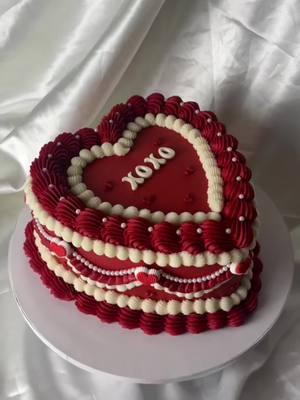 xo  #ValentinesDay #cakedecorating #heartcake #buttercreamfrosting #vintagecake #americanbuttercream 