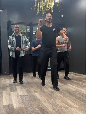 Ahí van los chicos aprendiendo a bailar su Salsa. Siguiente clase official arranca Feb 5. link en mi bio para inscribirse. Clase gratis Enero 25th de Bachata y Salsa #faustofelix #faustofelixlafuerza #fuerzadancestudio #salsa #salsaclassesnyc #nycsalsaclass #salsadancing #salsaclass 