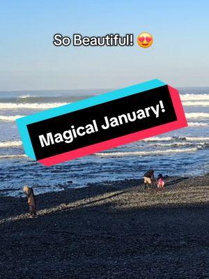 Nelscott Beach is showing off today! 🌊✨ Glassy, clean waves breaking beautifully—where are the surfers? 🏄‍♂️ Instead, it’s a rockhound’s paradise out here with tons of treasure hunters enjoying the day. Why aren’t you here soaking in this stunning view? Don’t miss the magic! #NelscottBeach #OregonCoast #Rockhounding #BeachLife #GlassyWaves #LowTideBeauty #NatureLovers #LincolnCity #WhyArentYouHere