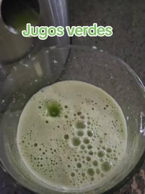 Empieza cada dia con un boost alcalinico y natural.El jugo verde en las mañanas.#jugoverde  #saludnatural #vidasaludable  #detox #detoxdiario #apio #pepino #limon #creatorsearchinsights 