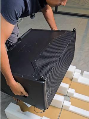 JBL SRX910LA Powered Line Array Loudspeaker | Unboxing 🔊🇺🇸🔊 . . #soundsystem #loudspeaker #jbl #linearray #professional #audio #asmr #asmrvideo #unboxing #fy #foryoupage #unitedstates #fypシ #tiktok #usa_tiktok #california 