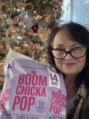 You can’t even say Boom Chicka Pop without smiling, and you definitely can’t eat their kettle corn without doing a happy dance. I really needed that smile today—thank you,Angies Boom Chicka Pop , for sending me bags of joy disguised as kettle corn. What’s your favorite snack that always puts a smile on your face? 🍿✨ #BoomChickaPop #PopcornLove #KettleCornCravings #SnackTimeHappiness #PopcornAddict #SnackMood #PopcornJoy #SweetAndSalty #FeelGoodSnacks #PopcornIsLife@Angie's BOOMCHICKAPOP 