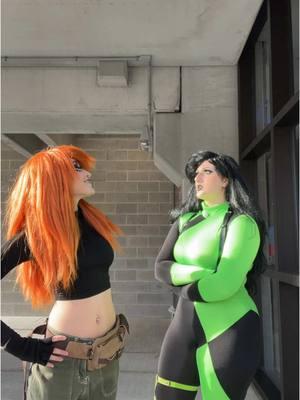 Shego : @Amelia Cinnamon  Kim : Meeee #lazy_weird_cosplays #cosplay #cosplayer #comiccon #saratogacomiccon #kimpossible #kimpossiblecosplay #shego #shegocosplay #kimpossibleshego 