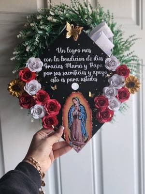 IG:CraftsByMariaxo TAKING GRAD TOPPER ORDERS FOR 2025👨‍🎓👩‍🎓 Let me be your Grad Topper Maker 🤗✨️🎓  DM TO ORDER FREE U.S SHIPPING 💌  #CraftsByMariaxo #virginmarygradcap #graduation #graduationpictures #capdecoration #capdesign #paperflowers #classof2025 #graduationphotoshoot #graduationpictures #graduationseason #gradcapdesign #gradcapideas #gradcaps #graduationcap #1stgeneration #classof2025 #craftsbymariaxo #cricutmade  #madewithmichaels #mymichaels #sanjudasgradcap  #mexicangradcap