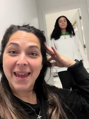 @ShellyPerez9719 fixing up her new classroom! #shellyrob9719 #CasaTikTok #tiktokpartners #teachersoftiktok 