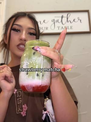 if she drinks matcha she’s automatically a green flag 🎀✨ #fy #matcha #athomematcha #strawberry 