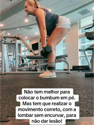 O stiff eh um dos melhores exercícios para posterior e para colocar o bumbum em pé. Mas muito cuidado com a execução. Se não fizer correto, protegendo a lombar, é lesão na certa. Vcs gostam desse tipo de vídeo? #saudedamulher #emagrecercomsaude #dicasparamulheres #treinodegluteosparamulheres #mulhernamenopausa #dicasfemininas #emagrecimentofeminino #fyp#fypbrasil #fypbrasil🇧🇷 #brasileirosnoseua #brasileirospelomundo #brasileirosnagringa 