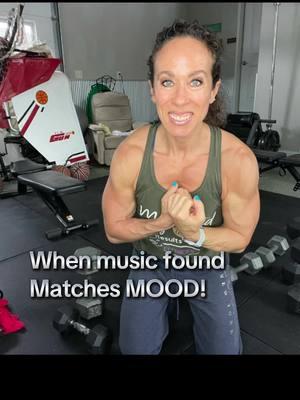 Arms! #stability #coreworkout #corestrength #core #backday #backworkout #fitover40 #formfocused #skfitness #mombod #formcheck #gymtips #gymtips #fittip #GymLife #gymworkouts  #consistency #garageworkouts #homeworkouts #trainsmart #momswholift #womenwholift #fitafter40 #fitnessaddict #fitness #fitnessmotivation #fitmotivation 