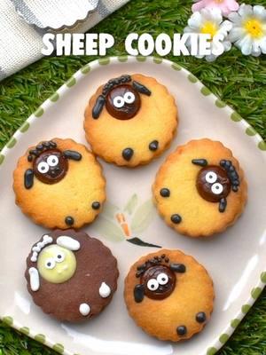 Get ready to graze on fluffy sheep cookies! 🍪🐑 #soyummy #sheep #blacksheep #sheepcookies #cookie #cookiedecoration #baking #animalcookies #graze #cookietray #farmanimals #cutecookies