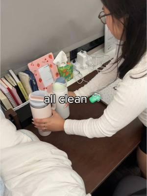 DEEP clean my USC dorm with me 🧼 #cleaningmotivation #cleaning #organization #usc #collegedorm #dorm #organization #cleaningasmr #asmr #studentlife @usc 