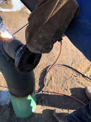 Cold asf but still dropping dimes 🔥😮‍💨🧑‍🏭#welding #miller #contentcreator #viral #LearnOnTikTok #howto #weldingtiktok #4k #frclothing #slick #moneytok 